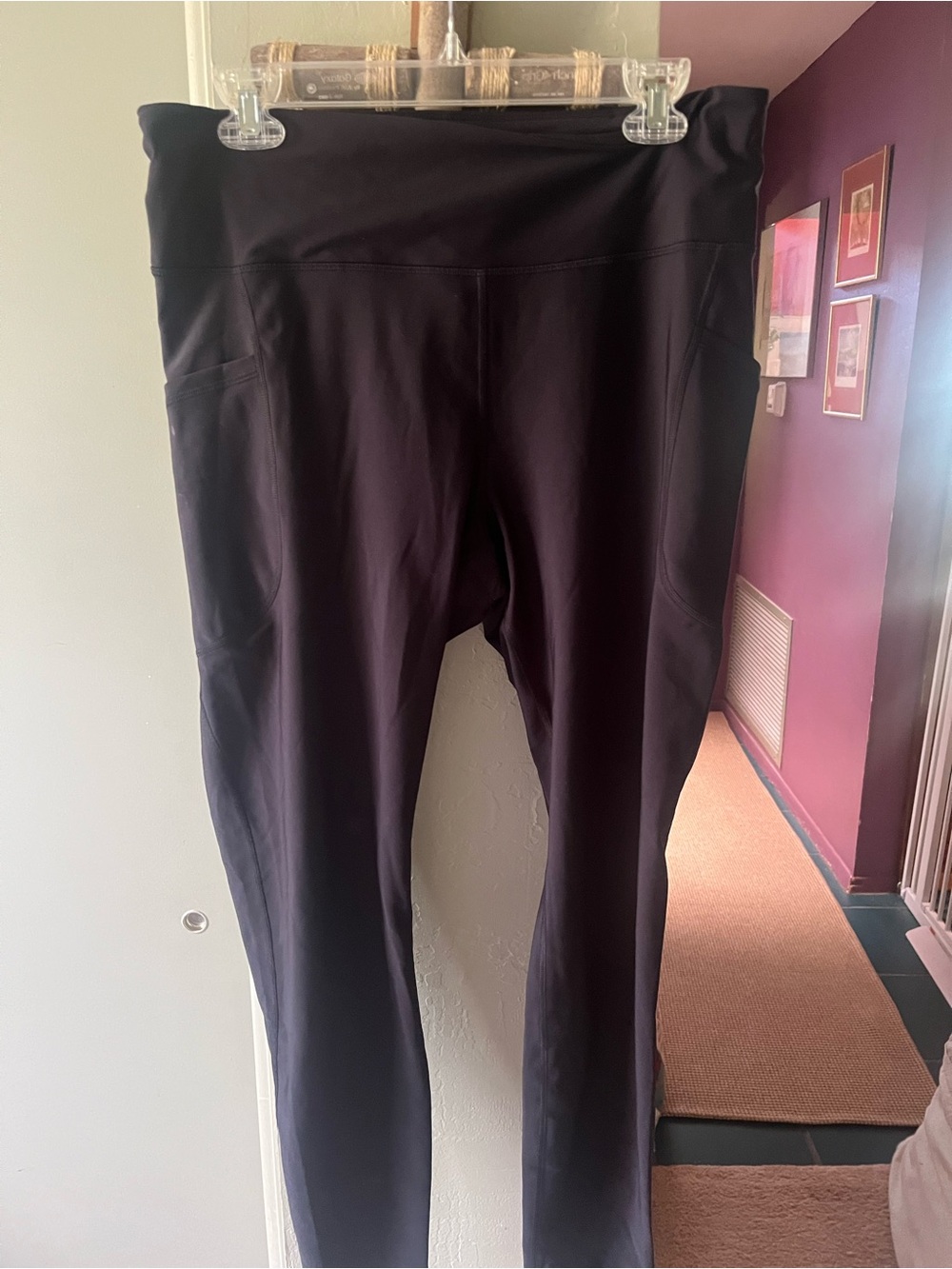 Old Navy High-Waist Black Workout Leggings with Side Pockets XL
